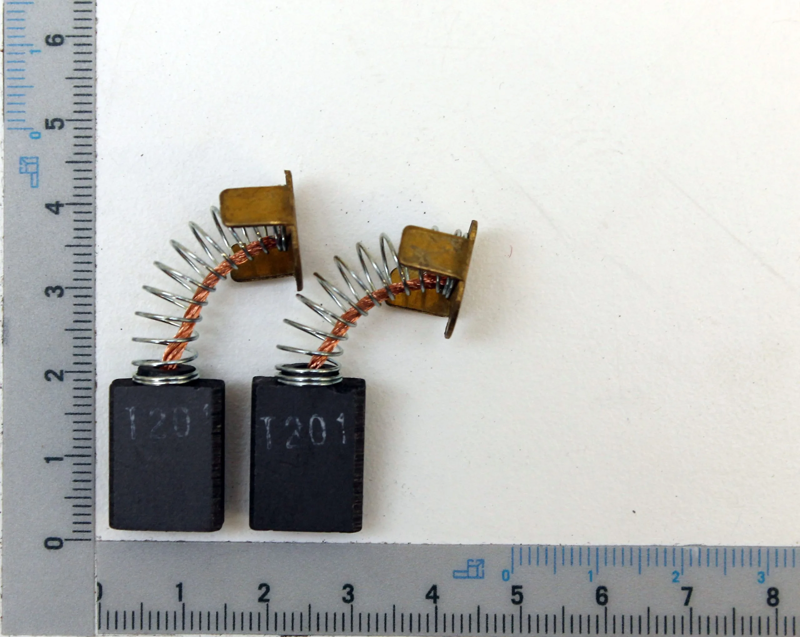 SCHEPPACH - Jeu De 2 Charbons Pour Dégauchisseuse Raboteuse Kity, Scheppach Et Woodster 204 Et 254 Mm 3 SCHEPPACH - Jeu De 2 Charbons Pour Dégauchisseuse Raboteuse Kity, Scheppach Et Woodster 204 Et 254 Mm