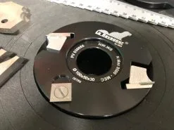 LE RAVAGEUR - Coffret Toupilleur L'Incontournable Alésage 30 - Hauteur 50 - Portes-Outils - Fraise à Rainer Ext. - Fers -Outils Maison Magasin LE RAVAGEUR Coffret Toupilleur L Incontournable Alesage 3